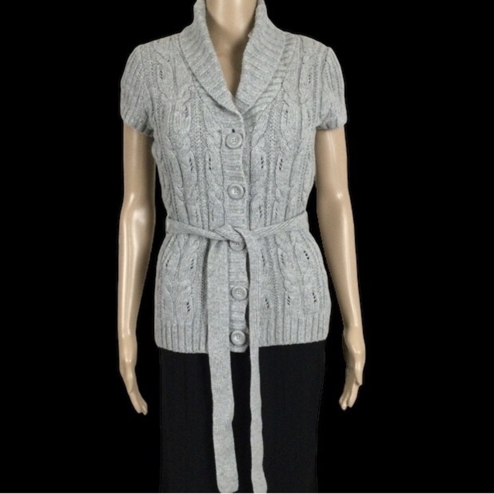 🌹5 for $50🌹H&M Light Gray Cable Knit Short Sleeve Button Cardigan with Belt